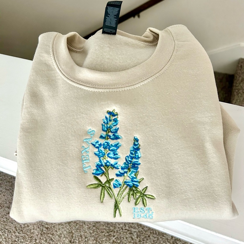 Bluebonnet embroidered Texas crewneck